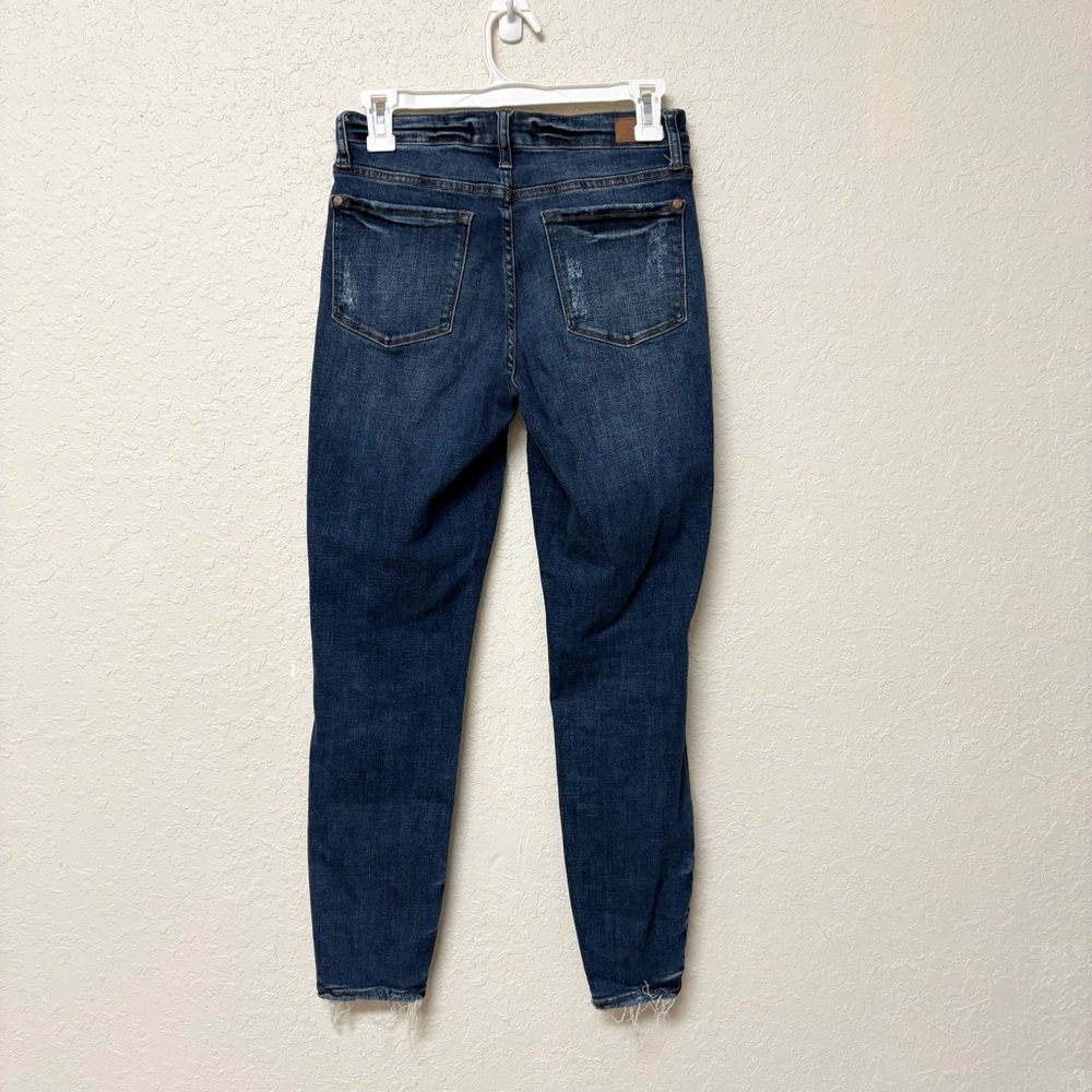 Judy Blue Women’s Size 3/26 Relaxed Fit Stretch Jeans Blue Denim Distressed - Picture 2 of 6